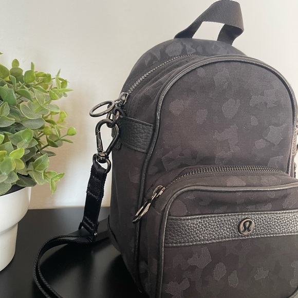 Lululemon - Picture 5 of 5